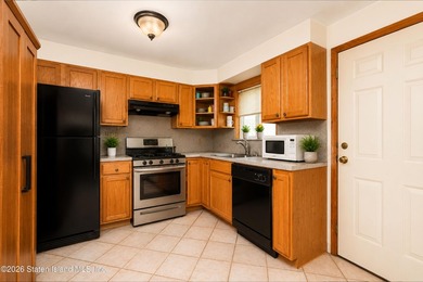 Just move right in! This one family semi-attached home in Great - photo 28