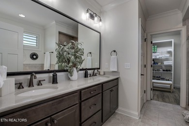 Don't miss your chance to own this stunning, better-than-new - photo 29