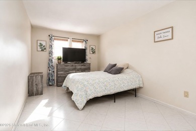 Just move right in! This one family semi-attached home in Great - photo 32