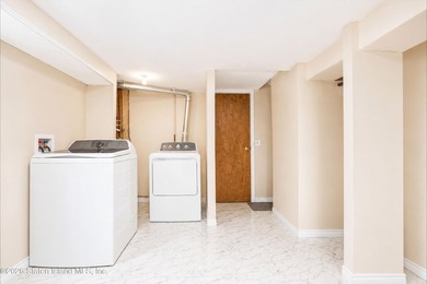 Just move right in! This one family semi-attached home in Great - photo 39