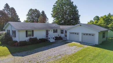 Enjoy stunning views from this charming single-level home - photo 1