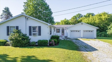 Enjoy stunning views from this charming single-level home - photo 2