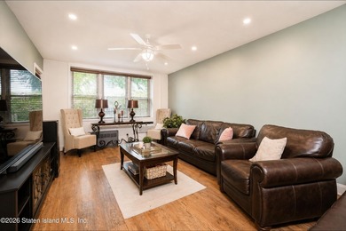 Beautifully renovated 2-bedroom condo in a phenomenal location! - photo 11