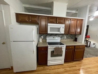 Extremely well maintained Palm Harbor Home with popular split - photo 12