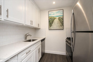 Beautifully renovated 2-bedroom condo in a phenomenal location! - photo 13