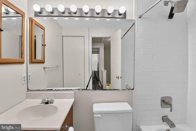 Welcome to this charming end-unit duplex featuring 3 bedrooms - photo 14