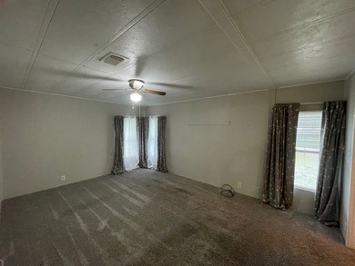 Extremely well maintained Palm Harbor Home with popular split - photo 15