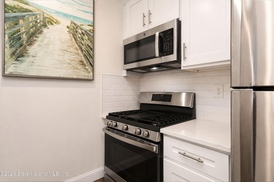 Beautifully renovated 2-bedroom condo in a phenomenal location! - photo 15
