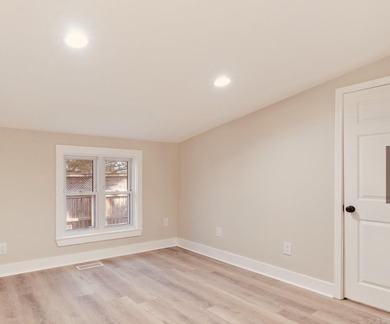 Completely renovated 3 Bedroom,2 bathroom 1512 sq ft.New HVAC - photo 16