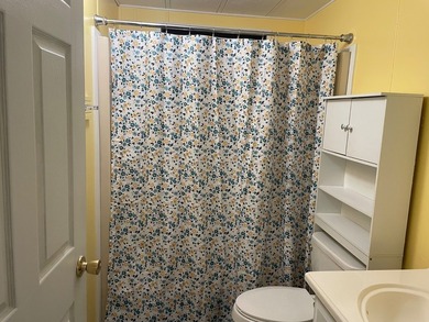 Extremely well maintained Palm Harbor Home with popular split - photo 16