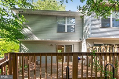 Welcome to this charming end-unit duplex featuring 3 bedrooms - photo 17