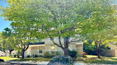 Welcome to this charming end-unit duplex featuring 3 bedrooms - photo 18
