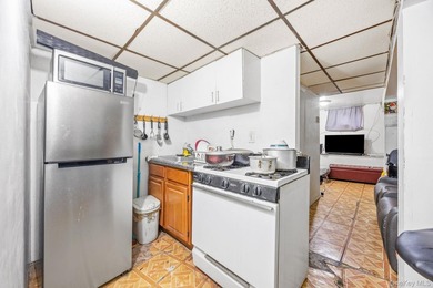 Welcome to this well-maintained single-family home in the heart - photo 18