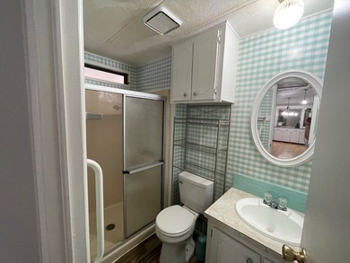 Extremely well maintained Palm Harbor Home with popular split - photo 20