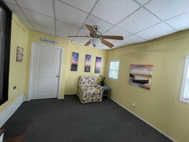Extremely well maintained Palm Harbor Home with popular split - photo 21