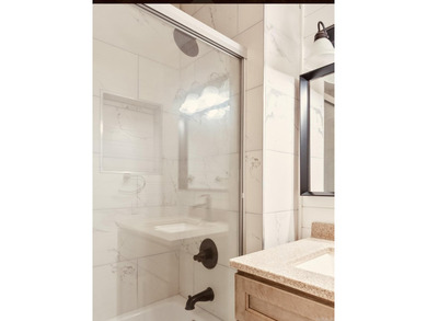 Completely renovated 3 Bedroom,2 bathroom 1512 sq ft.New HVAC - photo 22