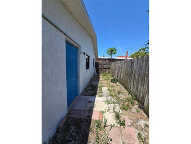 This newly renovated duplex is a fantastic investment - photo 22