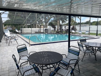 Extremely well maintained Palm Harbor Home with popular split - photo 26