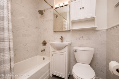 Beautifully renovated 2-bedroom condo in a phenomenal location! - photo 26
