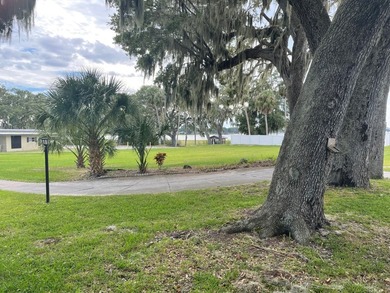 Extremely well maintained Palm Harbor Home with popular split - photo 34