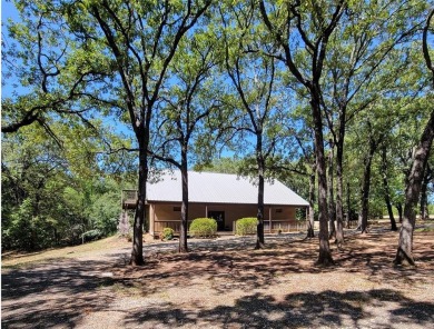 Lake Texoma Home For Sale in Sadler Texas