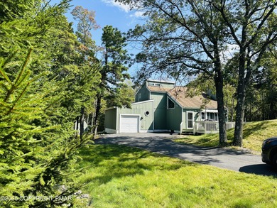 Pinetree Lake Home For Sale in Long Pond Pennsylvania