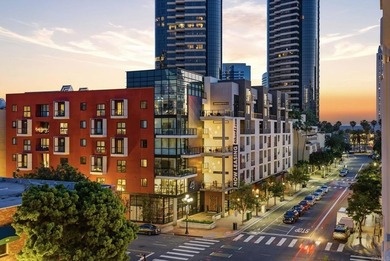 Perched above the Gaslamp Quarter, this fifth floor 1-bed - photo 12