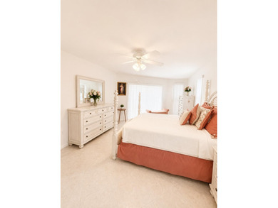 Beautifully updated HUGE corner-unit condo in the desirable - photo 12