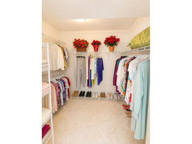 Beautifully updated HUGE corner-unit condo in the desirable - photo 15