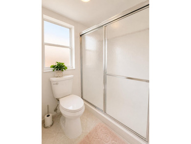 Beautifully updated HUGE corner-unit condo in the desirable - photo 16