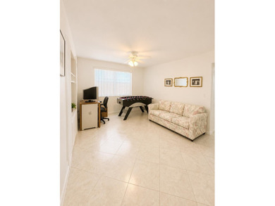 Beautifully updated HUGE corner-unit condo in the desirable - photo 17