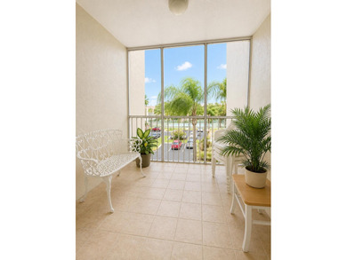 Beautifully updated HUGE corner-unit condo in the desirable - photo 19