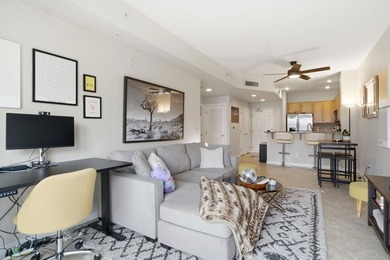 Perched above the Gaslamp Quarter, this fifth floor 1-bed - photo 22
