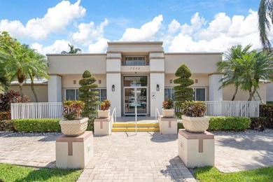 Beautifully updated HUGE corner-unit condo in the desirable - photo 22