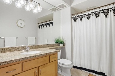Perched above the Gaslamp Quarter, this fifth floor 1-bed - photo 26