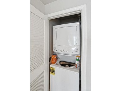 Perched above the Gaslamp Quarter, this fifth floor 1-bed - photo 28