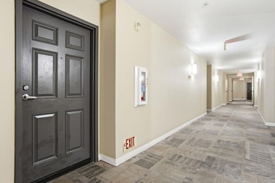 Perched above the Gaslamp Quarter, this fifth floor 1-bed - photo 29