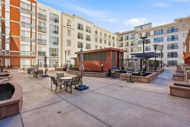 Perched above the Gaslamp Quarter, this fifth floor 1-bed - photo 32