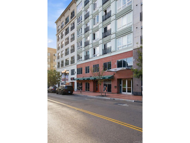 Perched above the Gaslamp Quarter, this fifth floor 1-bed - photo 33