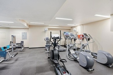 Perched above the Gaslamp Quarter, this fifth floor 1-bed - photo 36