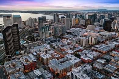 Perched above the Gaslamp Quarter, this fifth floor 1-bed - photo 41