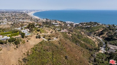 Exceptional opportunity to acquire a rare six-parcel assemblage - photo 1