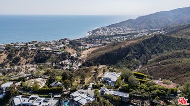 Exceptional opportunity to acquire a rare six-parcel assemblage - photo 6