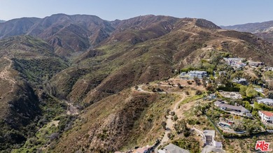 Exceptional opportunity to acquire a rare six-parcel assemblage - photo 8