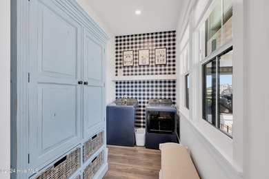 This OCEANFRONT ARCHITECTURAL MASTERPIECE in Emerald Isle, North - photo 32