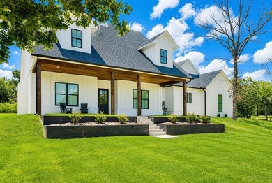 Experience the ultimate Lake Eufaula lifestyle in this fully - photo 2