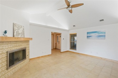 Welcome to your dream waterfront oasis! This stunning 3-bedroom - photo 12