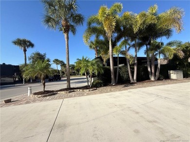 Exquisite lakefront lot backing onto the largest natural lake in - photo 12