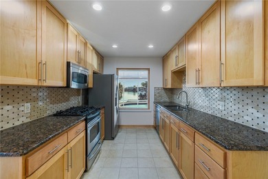 Welcome to your dream waterfront oasis! This stunning 3-bedroom - photo 14
