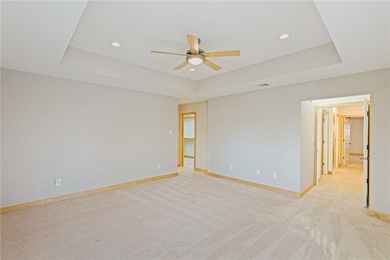 Welcome to your dream waterfront oasis! This stunning 3-bedroom - photo 17